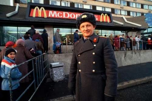 Первый МакДональдс в СССР фото